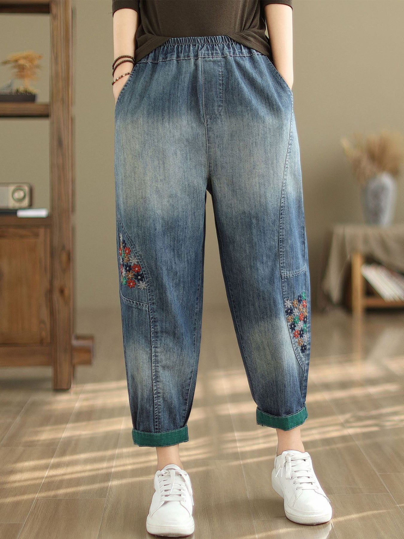 Pantalon sarouel brodé en jean ample